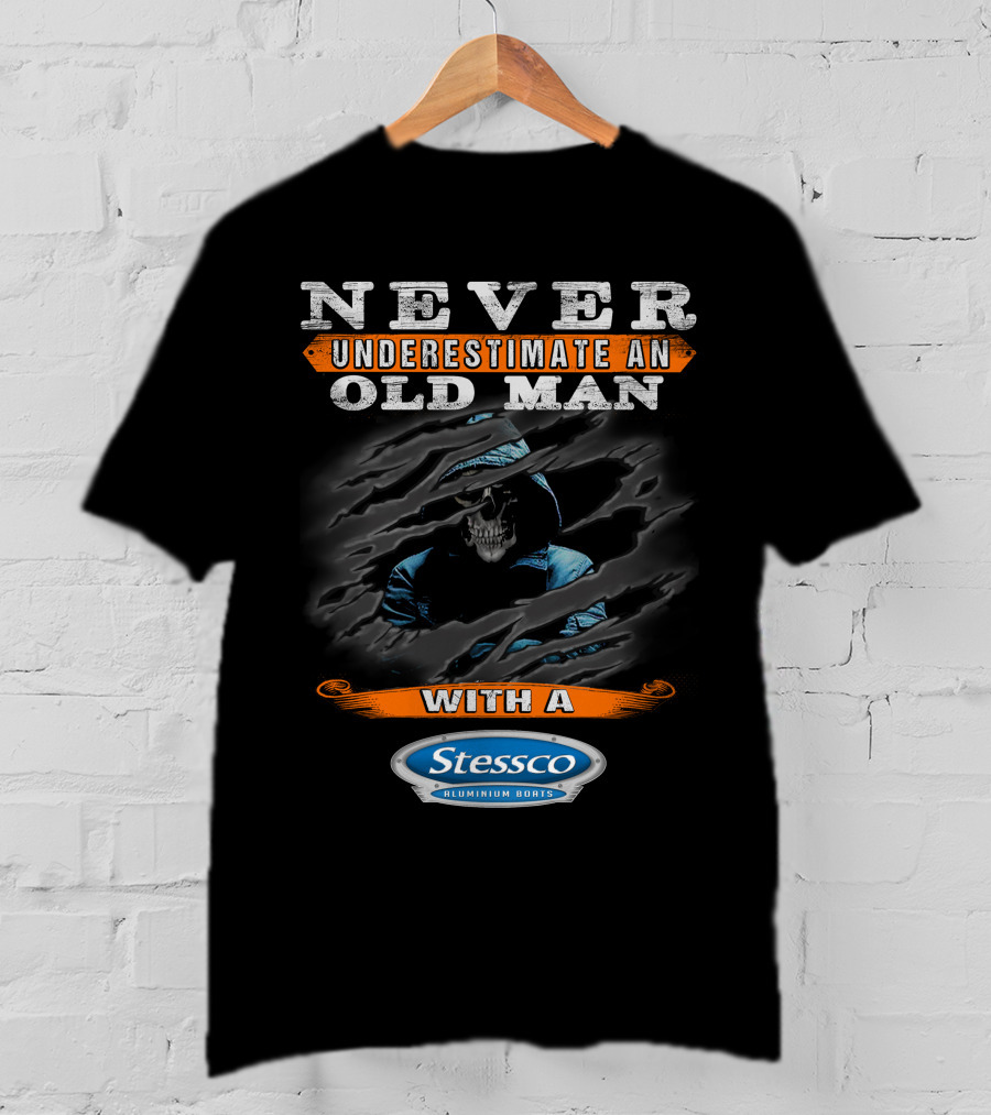 NEVER UNDERESTIMATE AN OLD MAN WITH A STESSCO ALUMINIUM BOATS T-Shirt