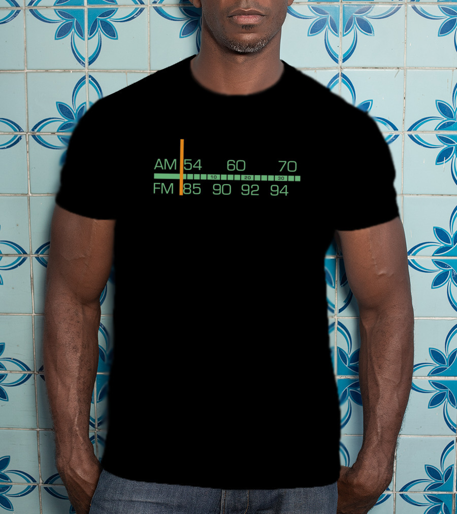 AM FM Radio Dial 80s Retro Vintage Tuner Display T-Shirt