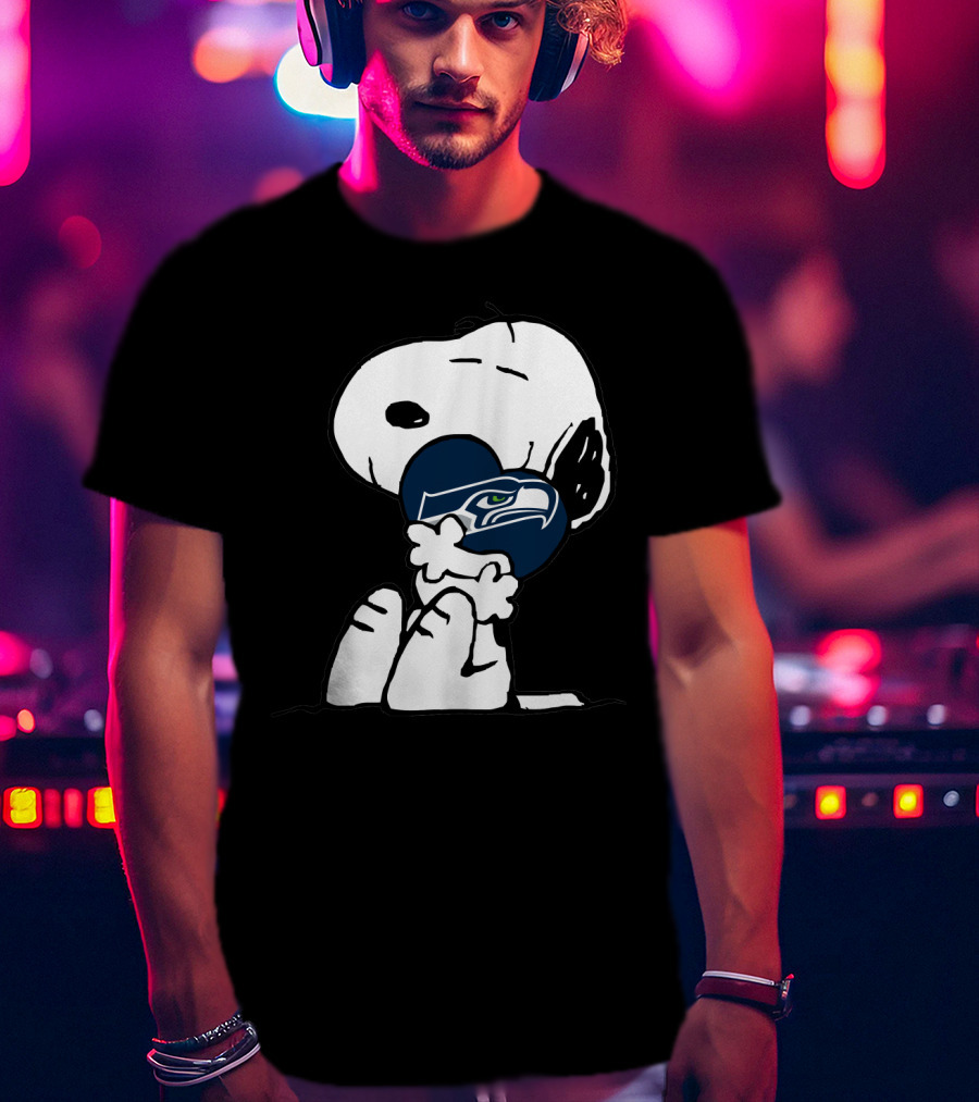 Seattle Seahawks Snoopy Hugging Heart T-Shirt