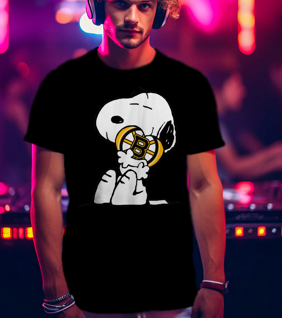 Snoopy Hugging Boston Bruins T-Shirt
