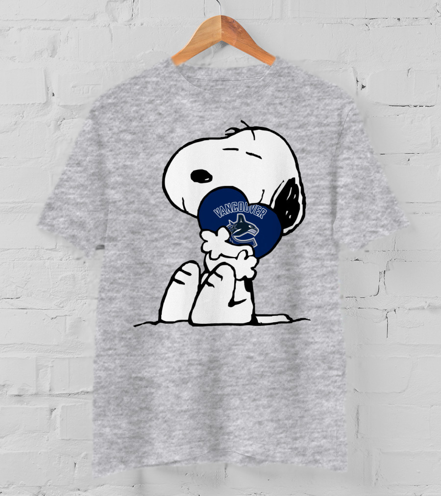 Vancouver Canucks Snoopy Hockey Puck T-Shirt