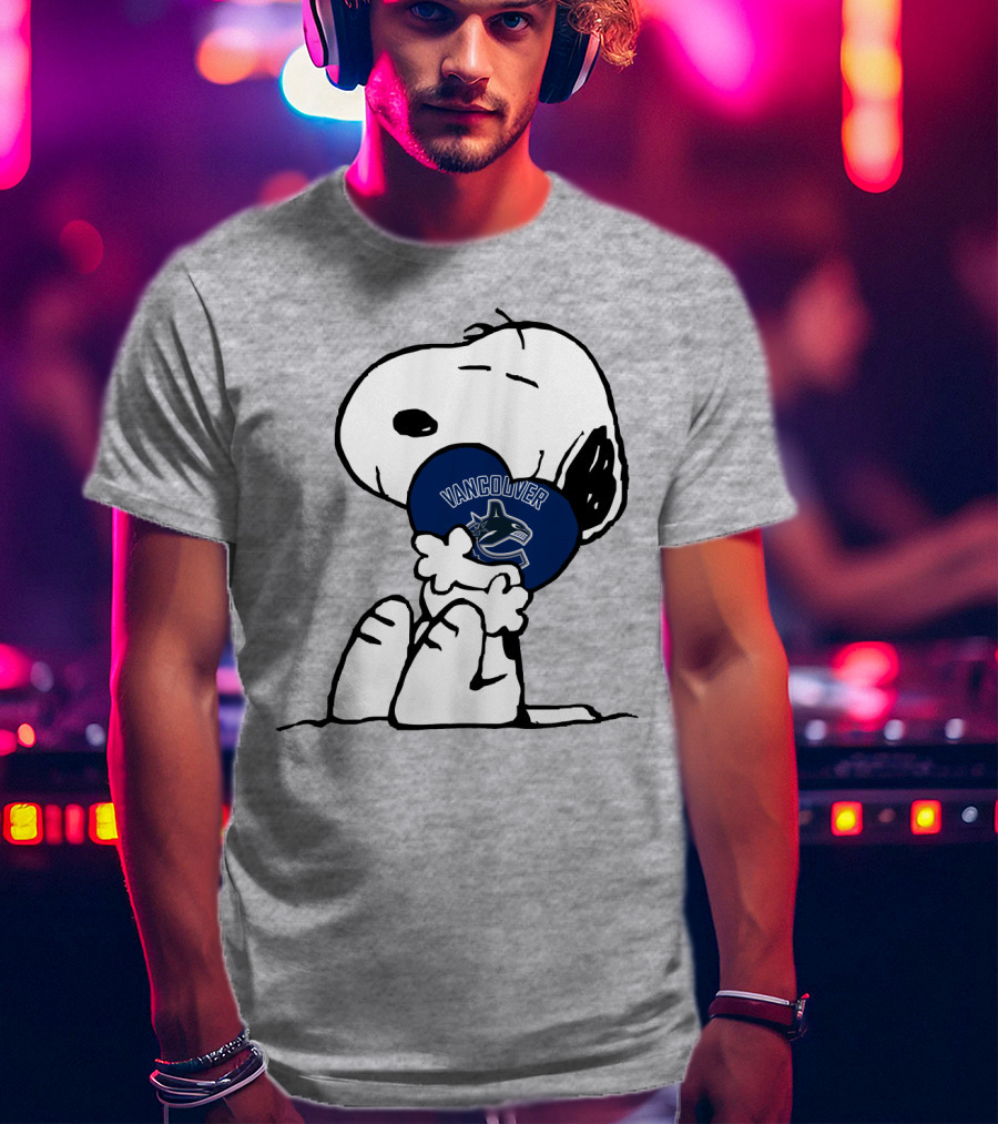 Vancouver Canucks Snoopy Hockey Puck T-Shirt