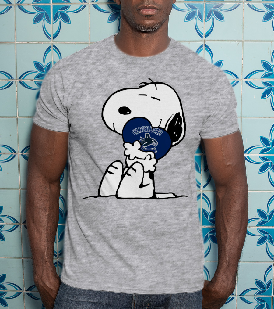 Vancouver Canucks Snoopy Hockey Puck T-Shirt