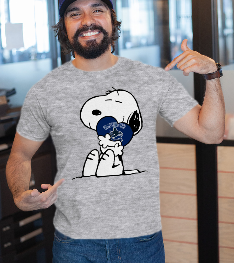 Vancouver Canucks Snoopy Hockey Puck T-Shirt