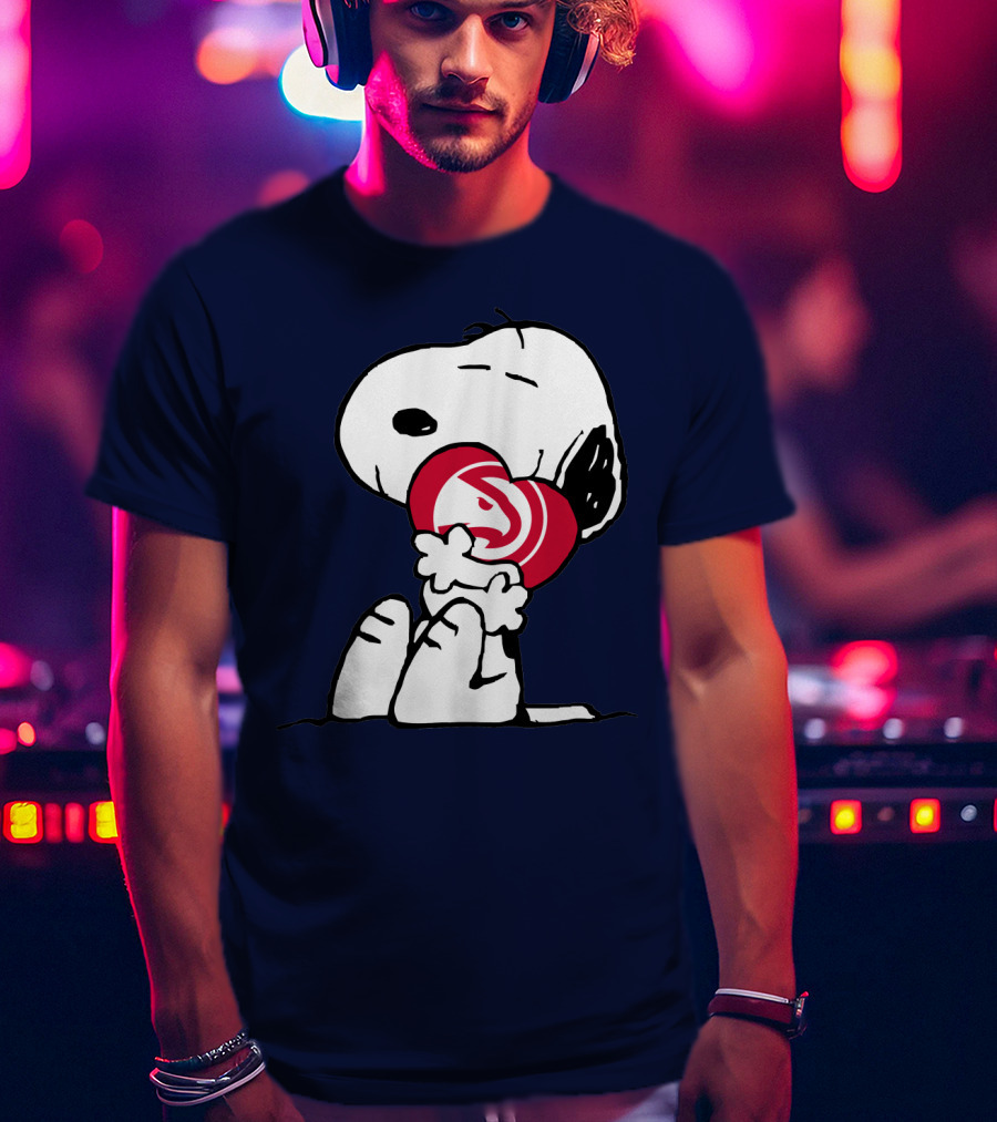 Atlanta Hawks Snoopy Hugging T-Shirt