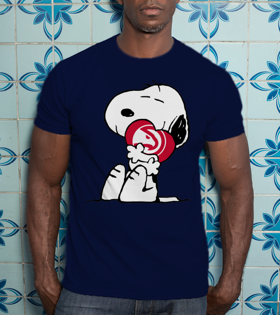 Atlanta Hawks Snoopy Hugging T-Shirt