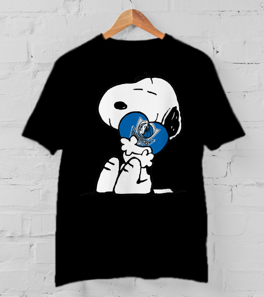 Snoopy Hugging Dallas Mavericks T-Shirt