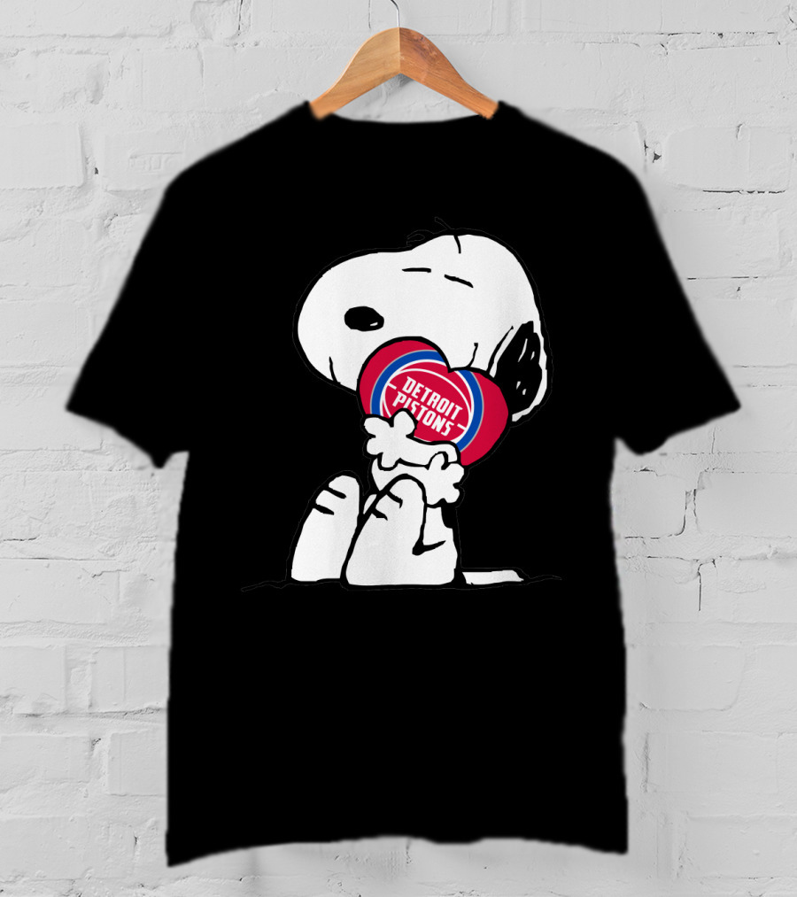 Detroit Pistons Snoopy Hugging Heart T-Shirt