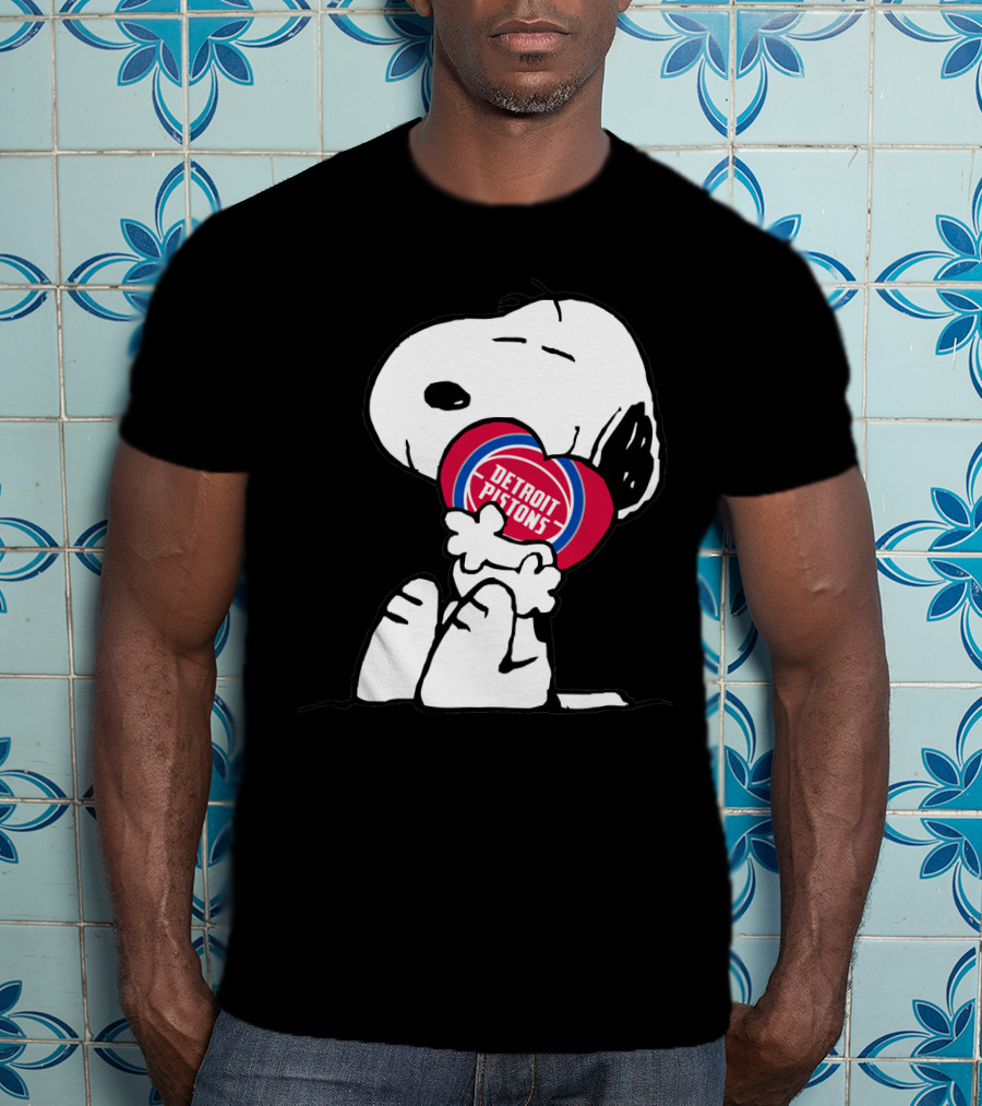 Detroit Pistons Snoopy Hugging Heart T-Shirt