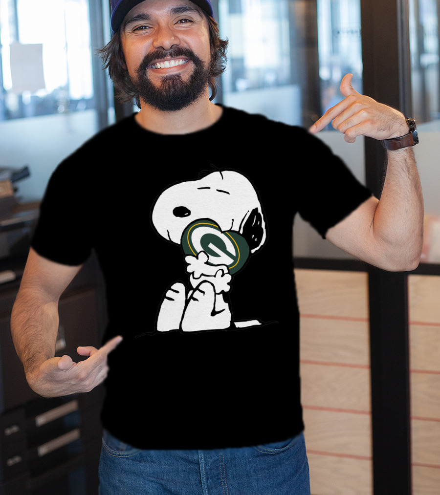 Green Bay Packers Snoopy Hugging T-Shirt