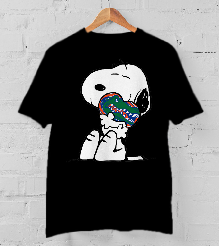 Snoopy Holding Florida Gators Heart T-Shirt