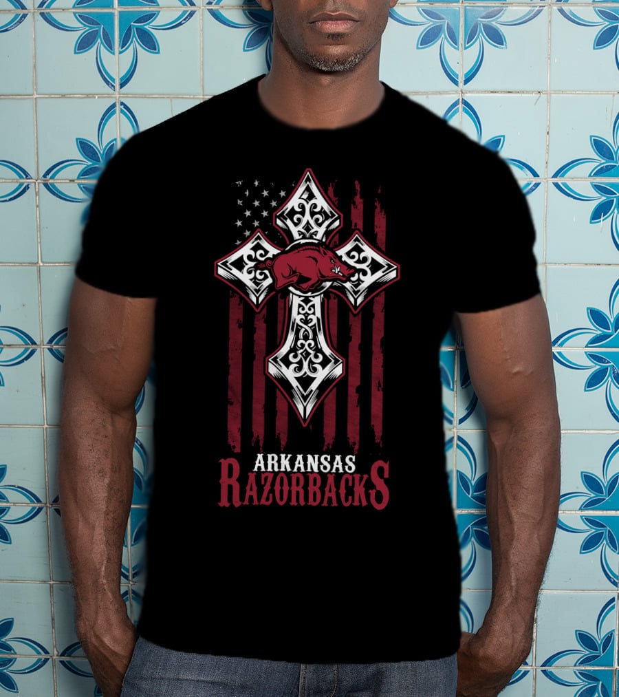 Arkansas Razorbacks Cross And American Flag Theme T-Shirt
