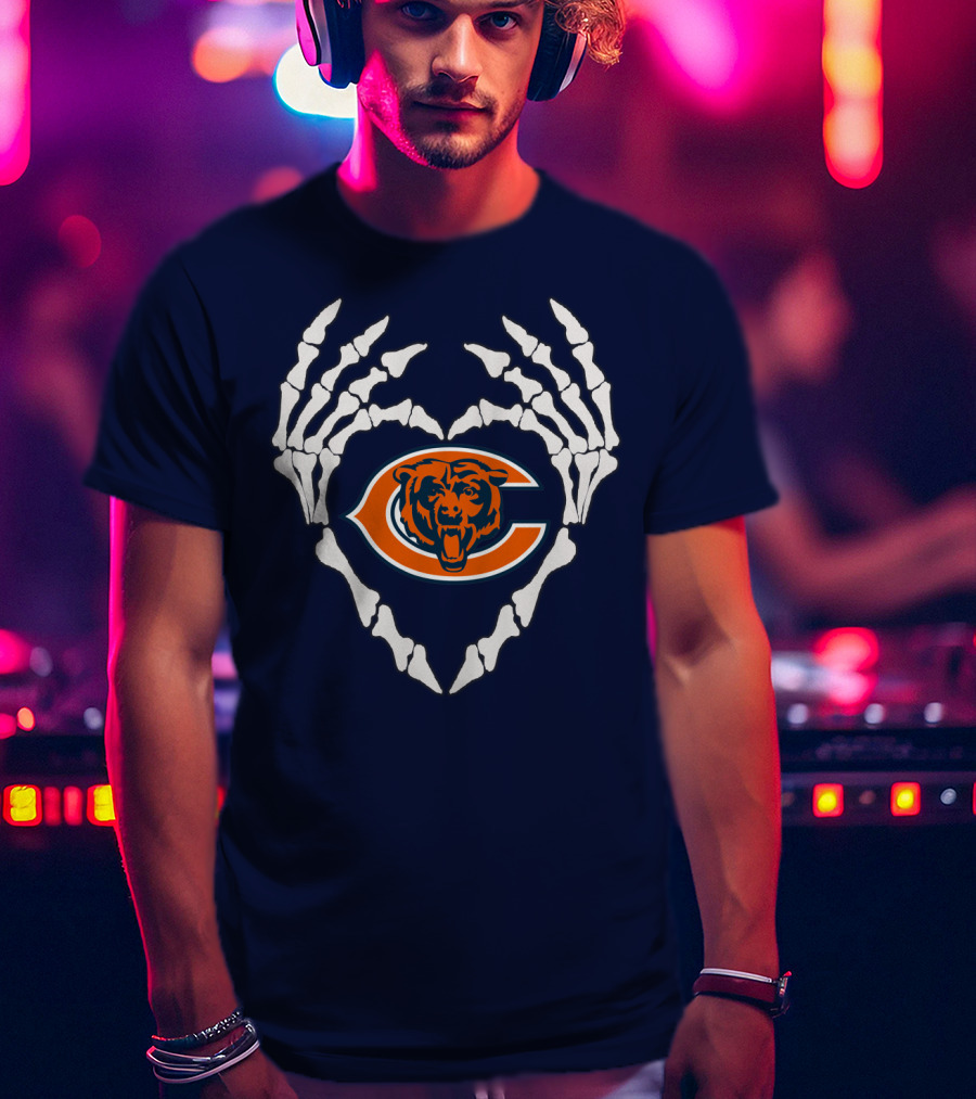 Chicago Bears Skeleton Hands Heart T-Shirt