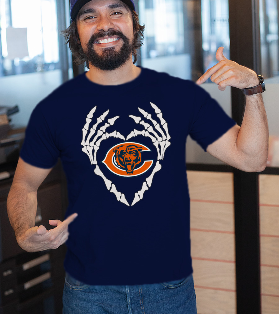 Chicago Bears Skeleton Hands Heart T-Shirt