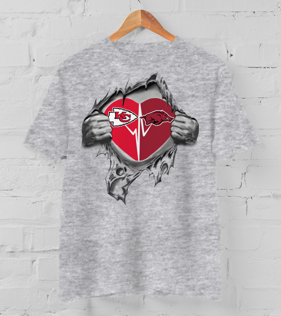 Kansas City Chiefs Arkansas Razorbacks Heart Design Chiefs Razorbacks Fan Love T-Shirt
