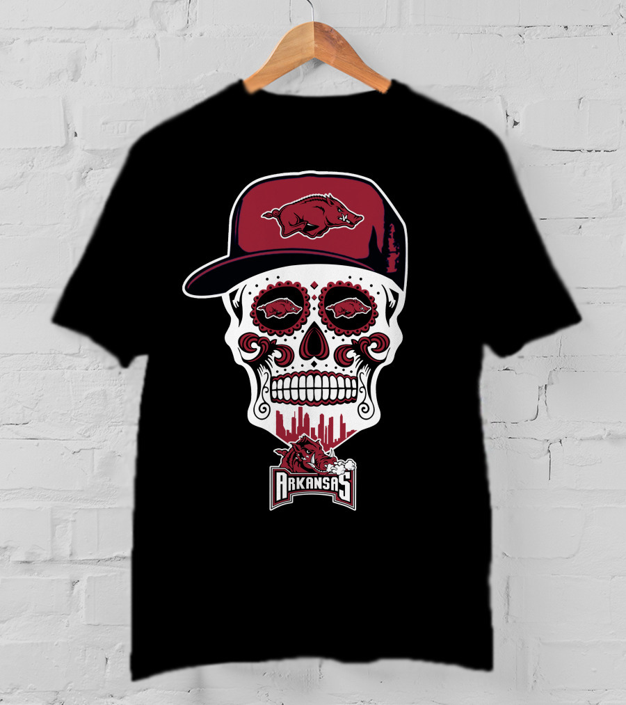 Arkansas Razorbacks Skull With Hat And City Skyline T-Shirt