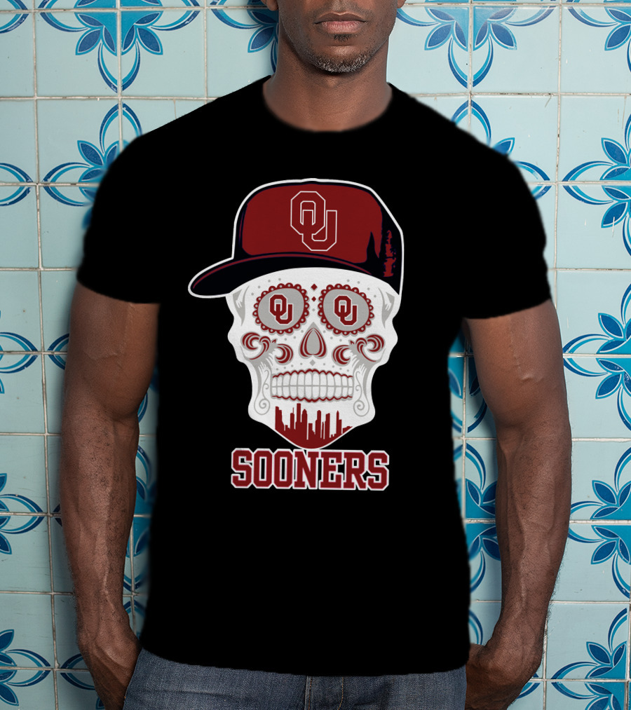 Oklahoma Sooners Skull Ou Hat T-Shirt