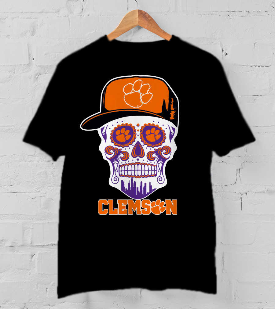 Clemson Tigers Skull With Paw Prints And Orange Hat T-Shirt