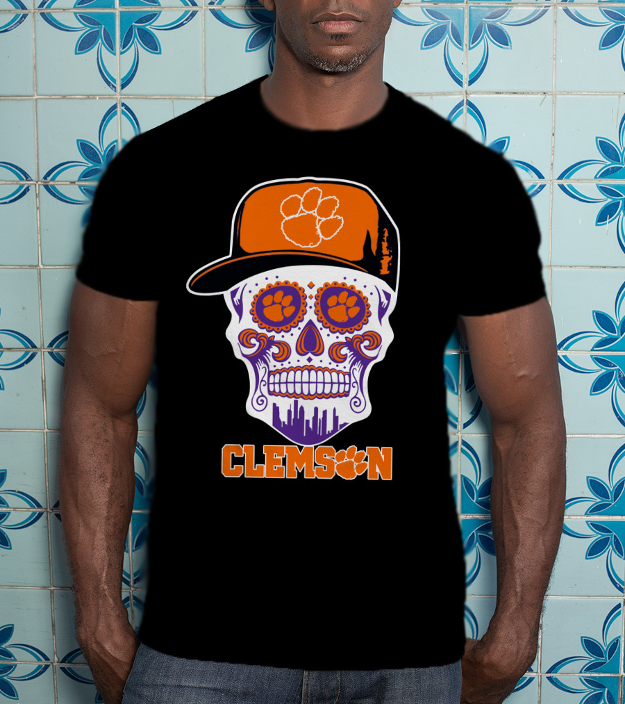 Clemson Tigers Skull With Paw Prints And Orange Hat T-Shirt
