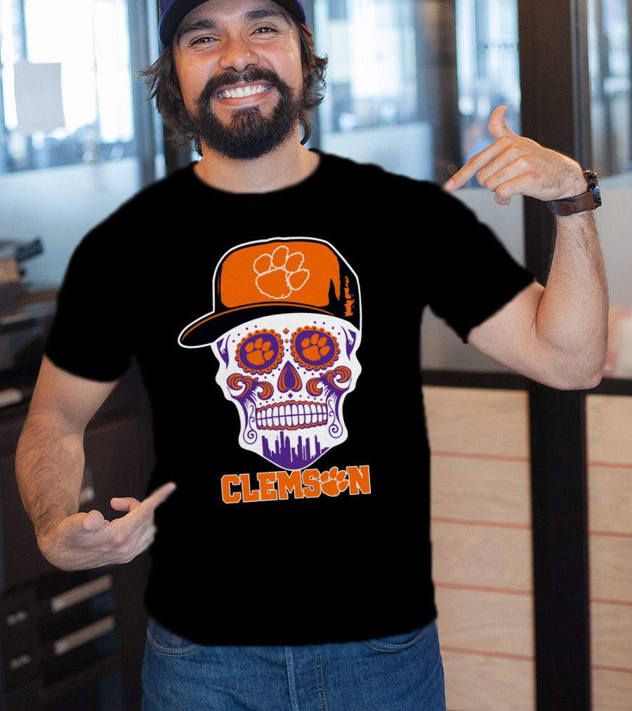 Clemson Tigers Skull With Paw Prints And Orange Hat T-Shirt
