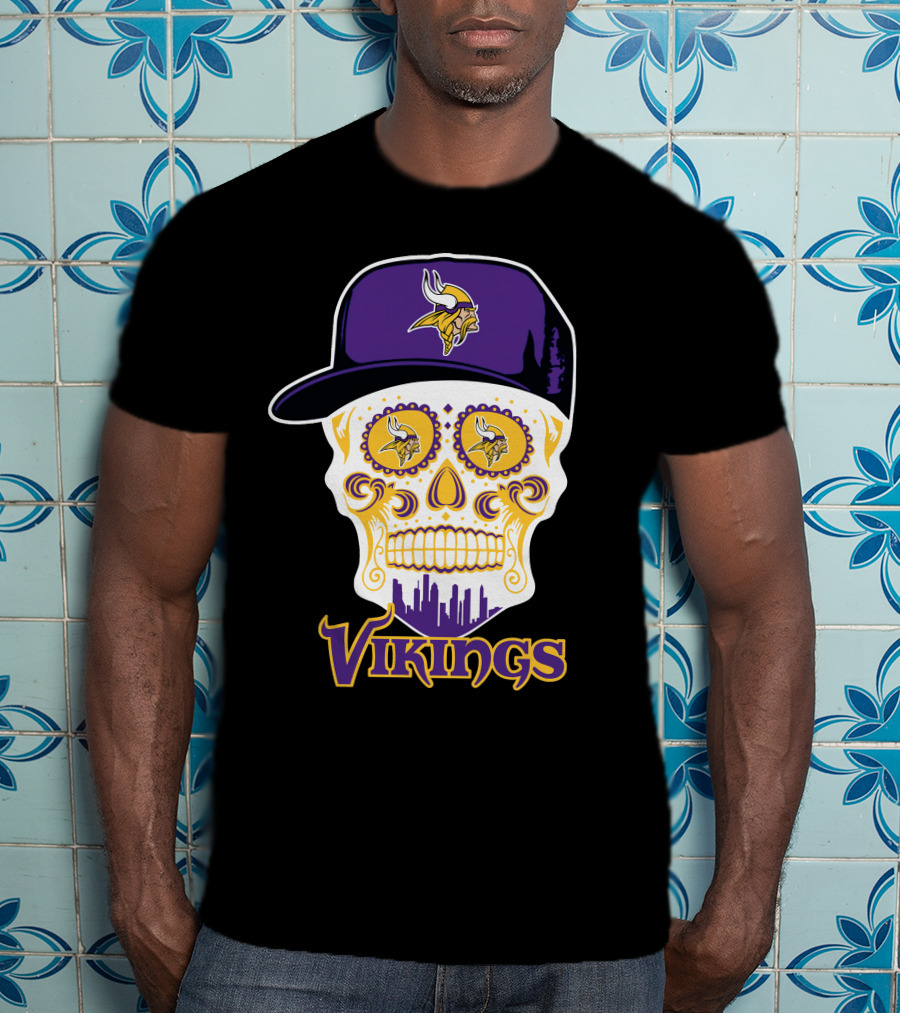 Minnesota Vikings Skull With Purple Hat And City Skyline T-Shirt