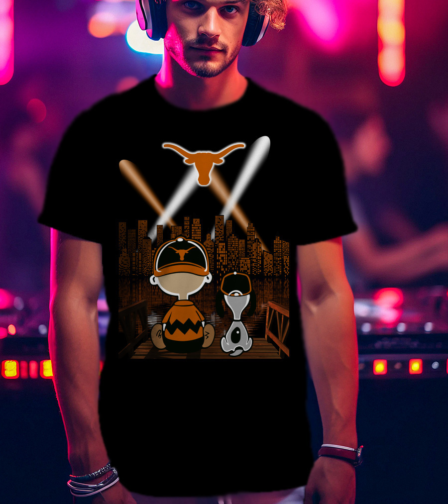 Texas Longhorns City Skyline Night Lights With Snoopy And Charlie Brown T-Shirt