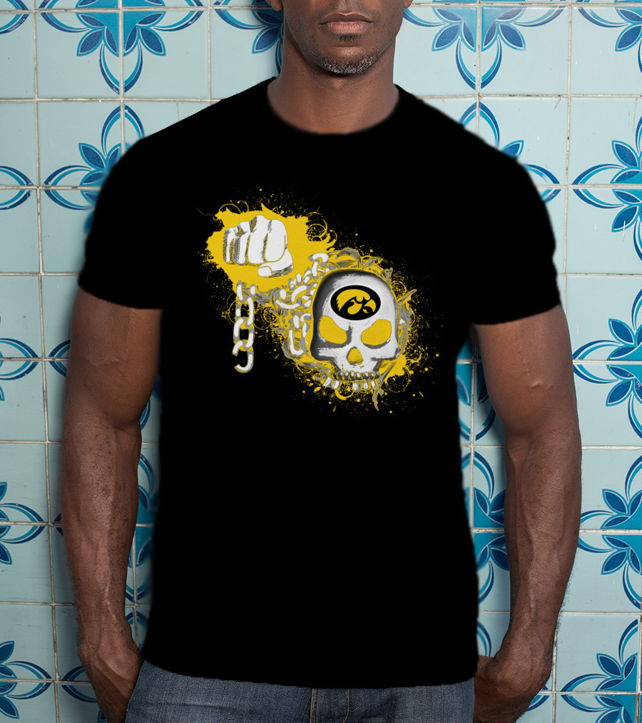 Iowa Hawkeyes Skull And Chain T-Shirt