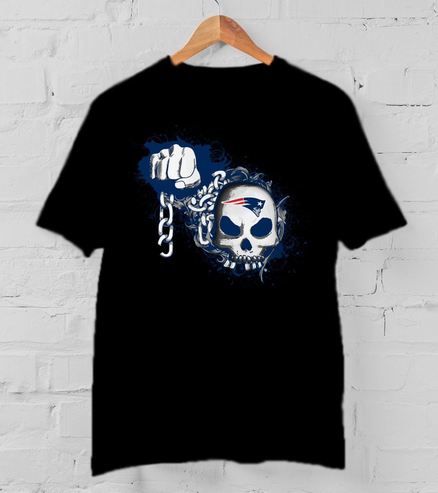 New England Patriots Skull Fist Chain T-Shirt