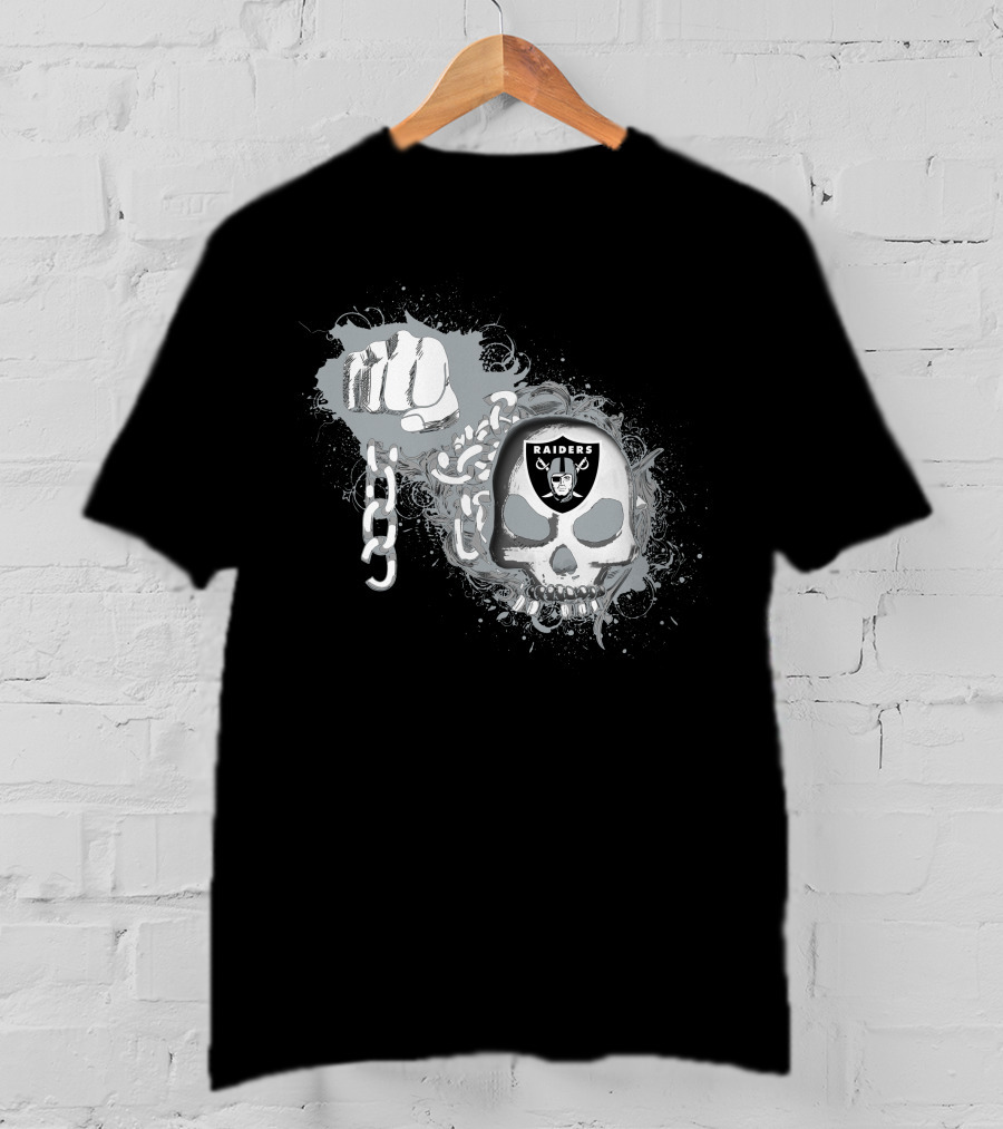 Las Vegas Raiders Skull And Fist Graphic With Chains T-Shirt