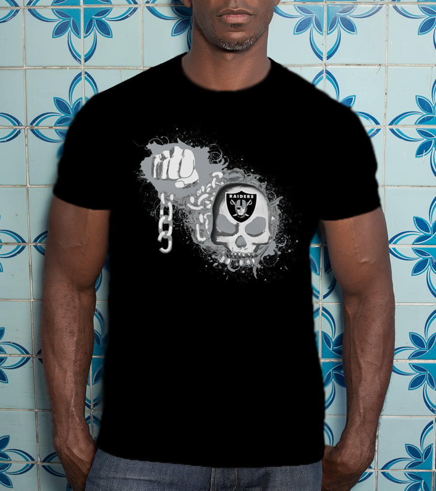 Las Vegas Raiders Skull And Fist Graphic With Chains T-Shirt