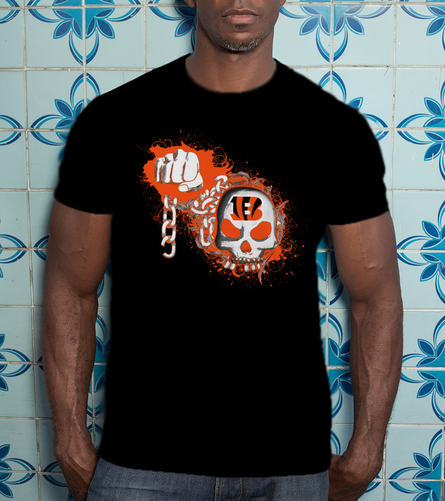 Cincinnati Bengals Skull And Fist Chains T-Shirt