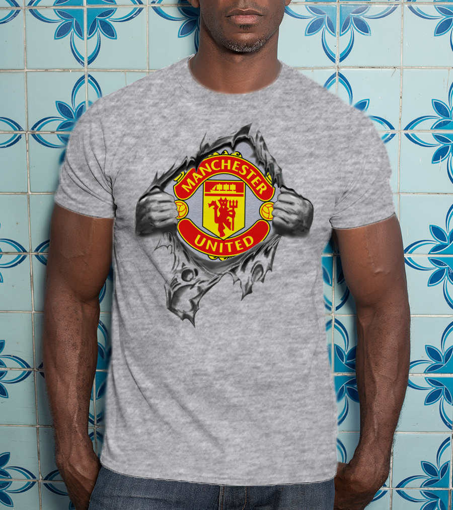 Manchester United Mu Super Fan Badge Ripped Look T-Shirt