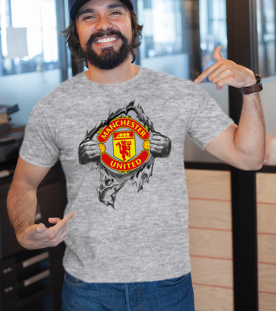 Manchester United Mu Super Fan Badge Ripped Look T-Shirt