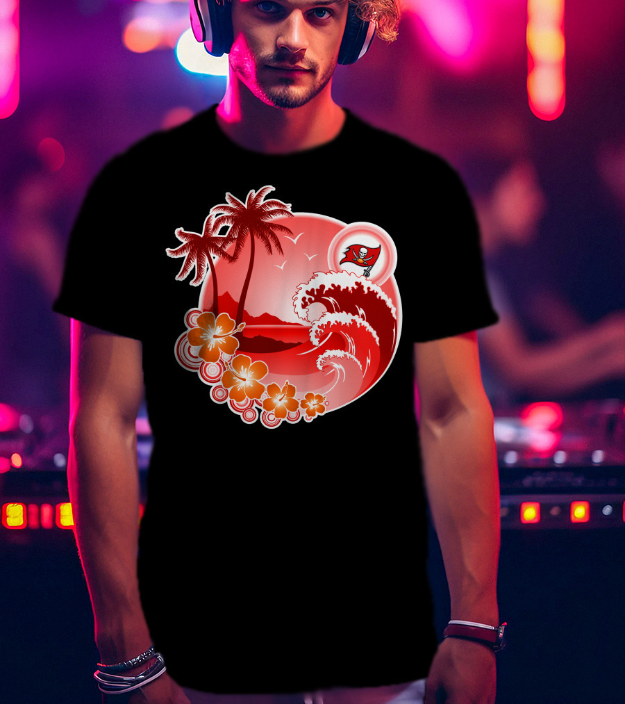 Tampa Bay Buccaneers Happy Holidays Tropical Beach Scene T-Shirt