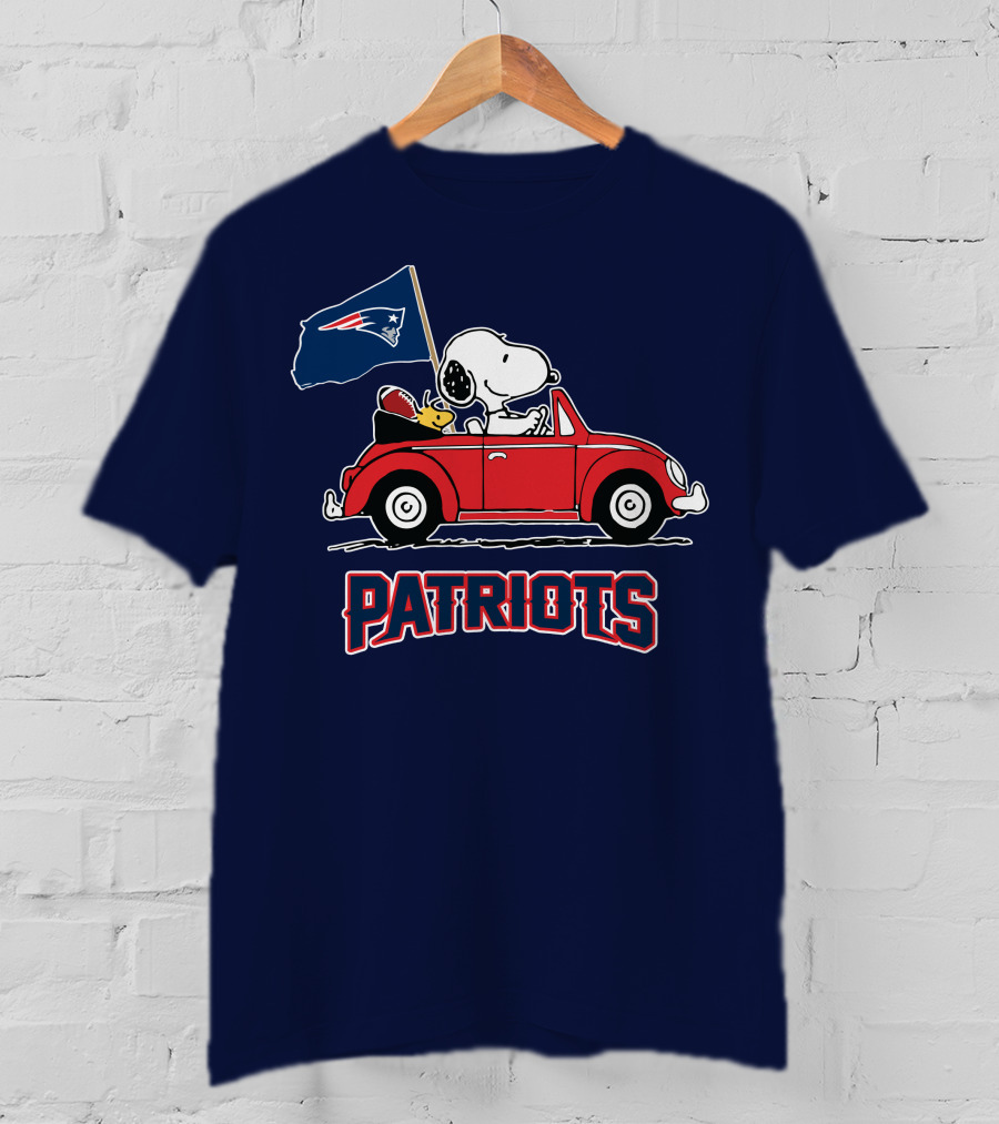 New England Patriots Snoopy Driving Classic Red Car With Flag T-Shirt