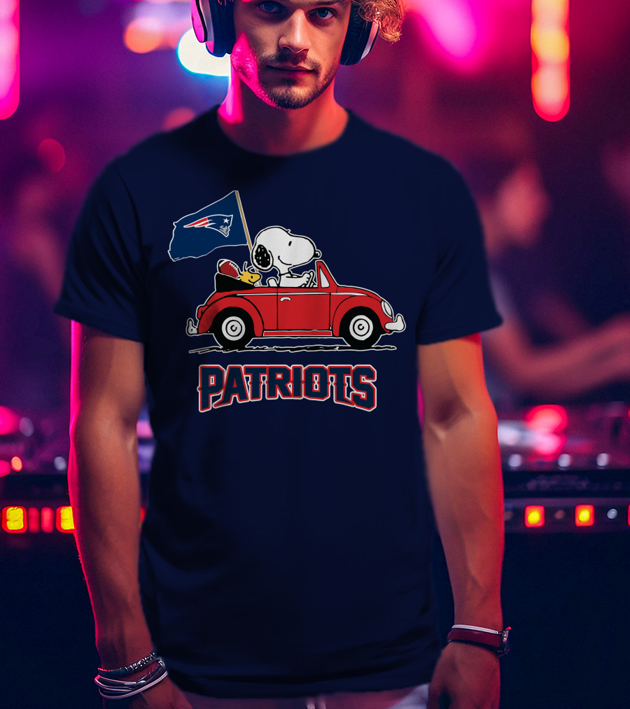 New England Patriots Snoopy Driving Classic Red Car With Flag T-Shirt