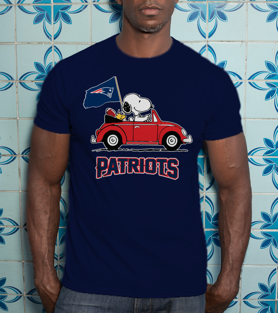 New England Patriots Snoopy Driving Classic Red Car With Flag T-Shirt