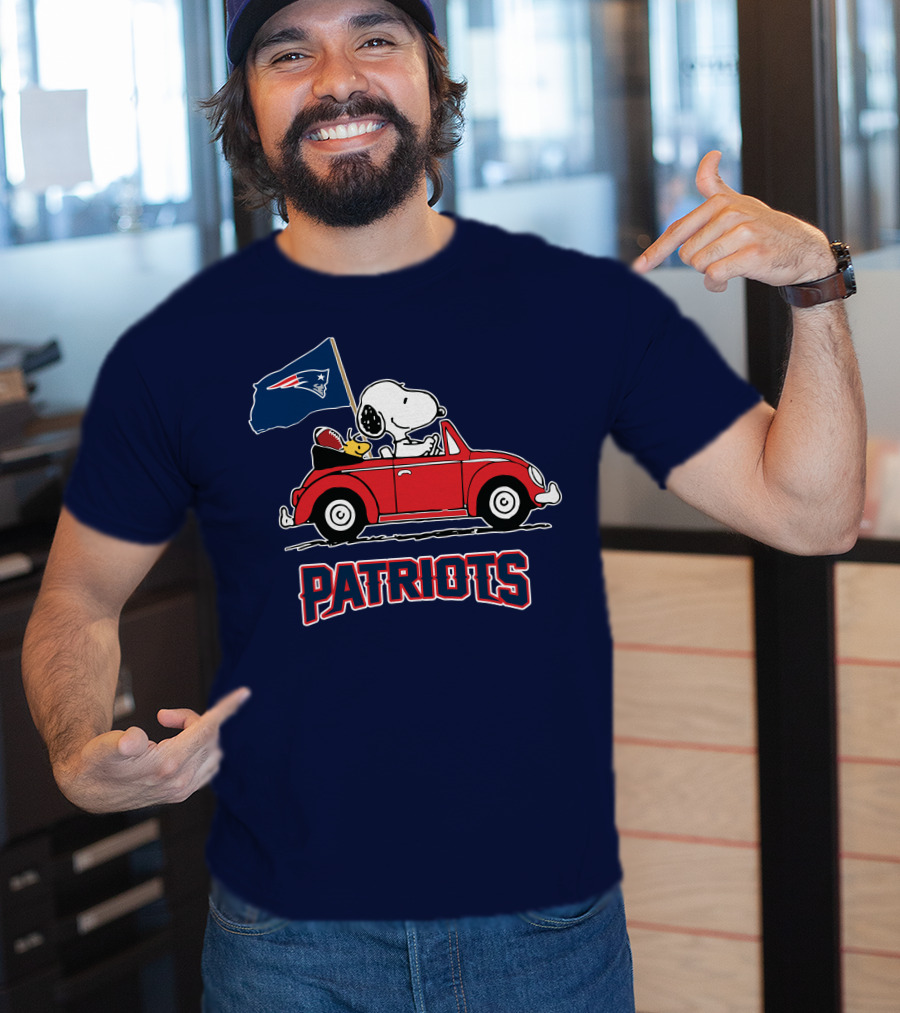 New England Patriots Snoopy Driving Classic Red Car With Flag T-Shirt