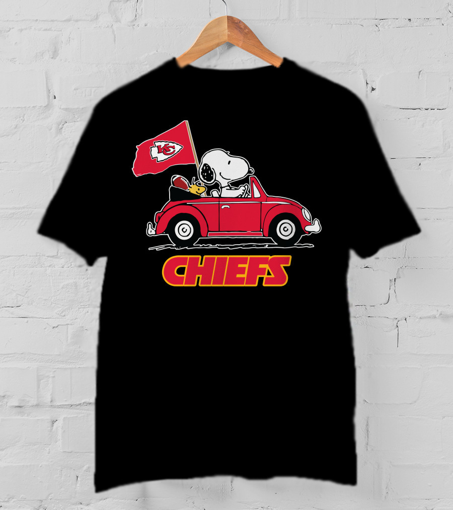 Kansas City Chiefs Snoopy Red Car Chiefs Flag T-Shirt