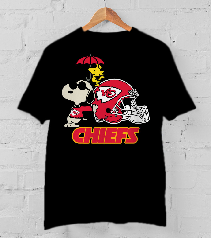 Kansas City Chiefs Snoopy Woodstock Helmet Chiefs T-Shirt