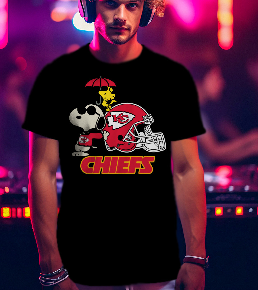 Kansas City Chiefs Snoopy Woodstock Helmet Chiefs T-Shirt