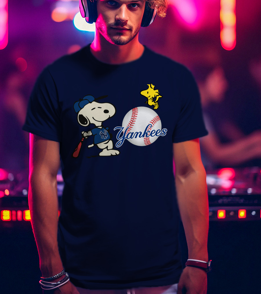 Yankees Snoopy Baseball Woodstock Swing Vintage New York Sports T-Shirt
