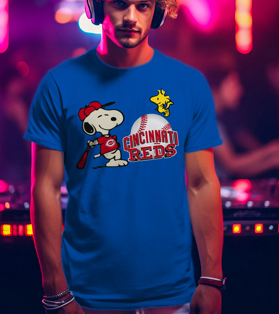 Cincinnati Reds Snoopy Woodstock Baseball T-Shirt