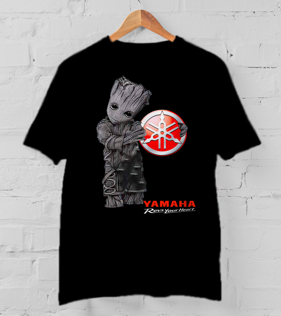 Yamaha Revs Your Heart Groot Holding T-Shirt