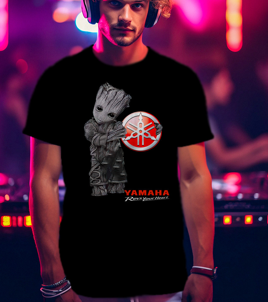 Yamaha Revs Your Heart Groot Holding T-Shirt