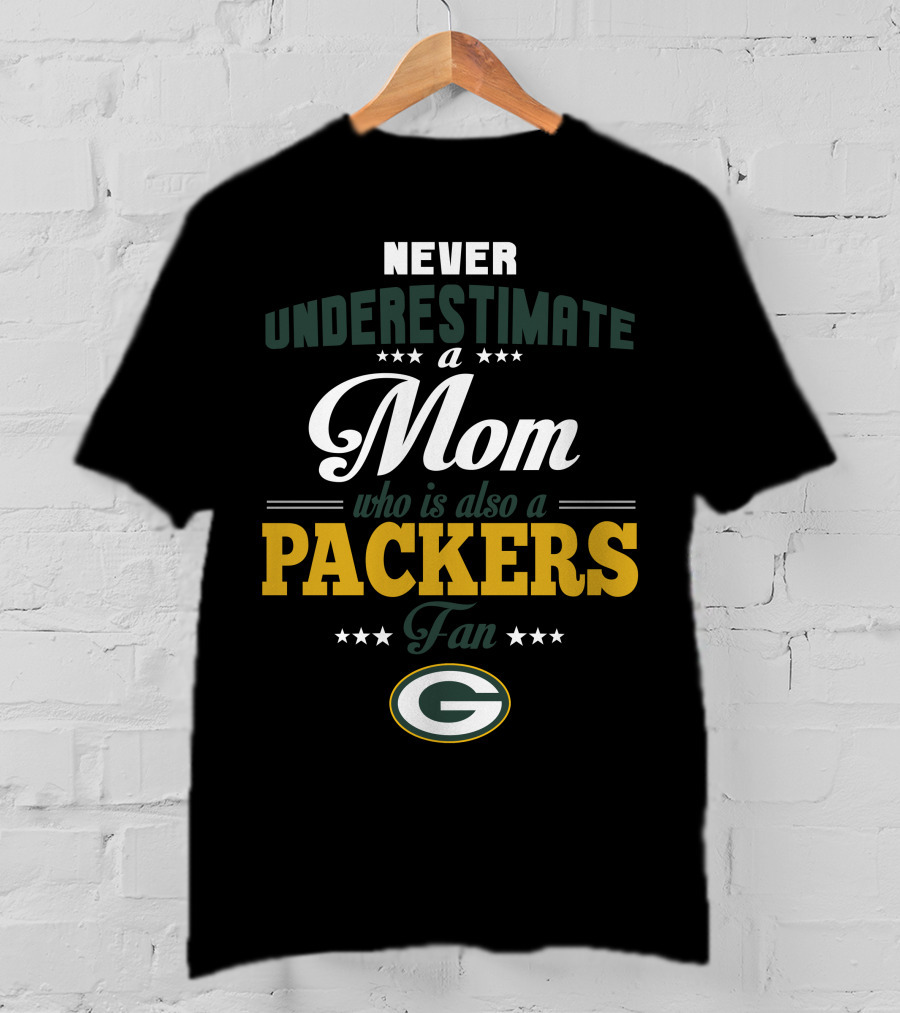Never Underestimate A Mom Who Is Also A Packers Fan T-Shirt