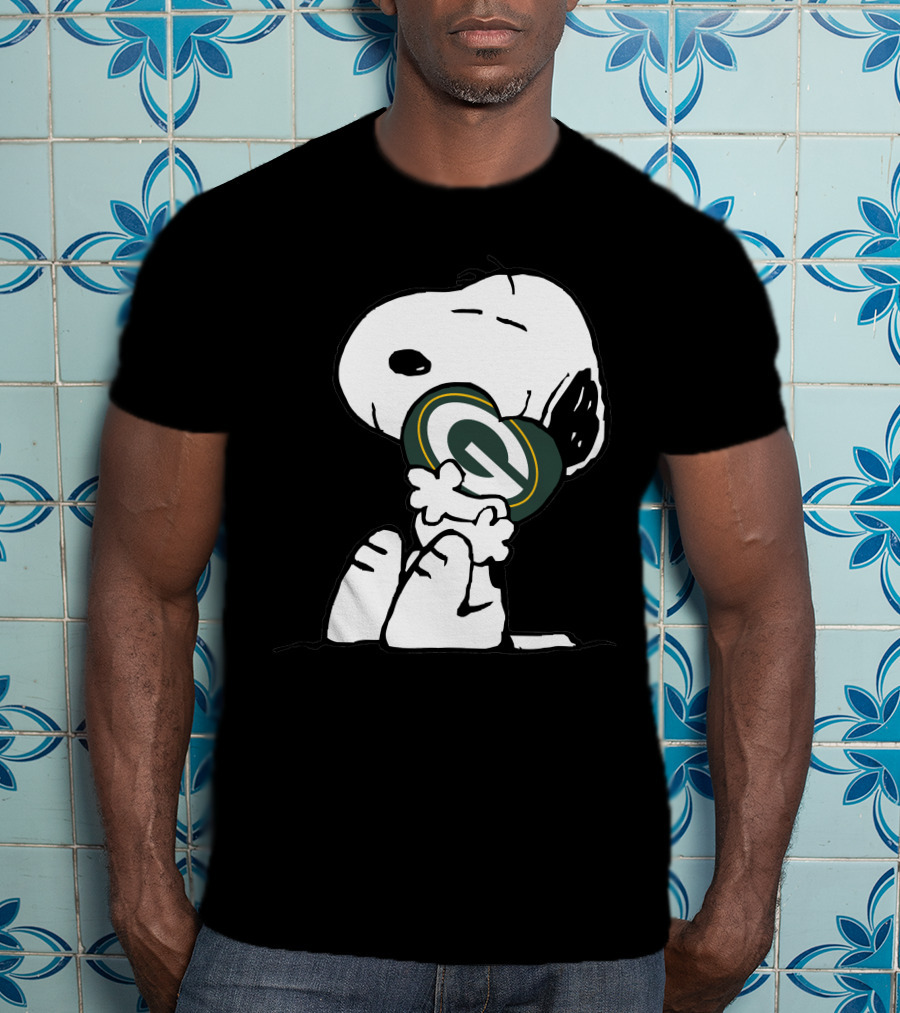 Snoopy Hugging Green Bay Packers T-Shirt