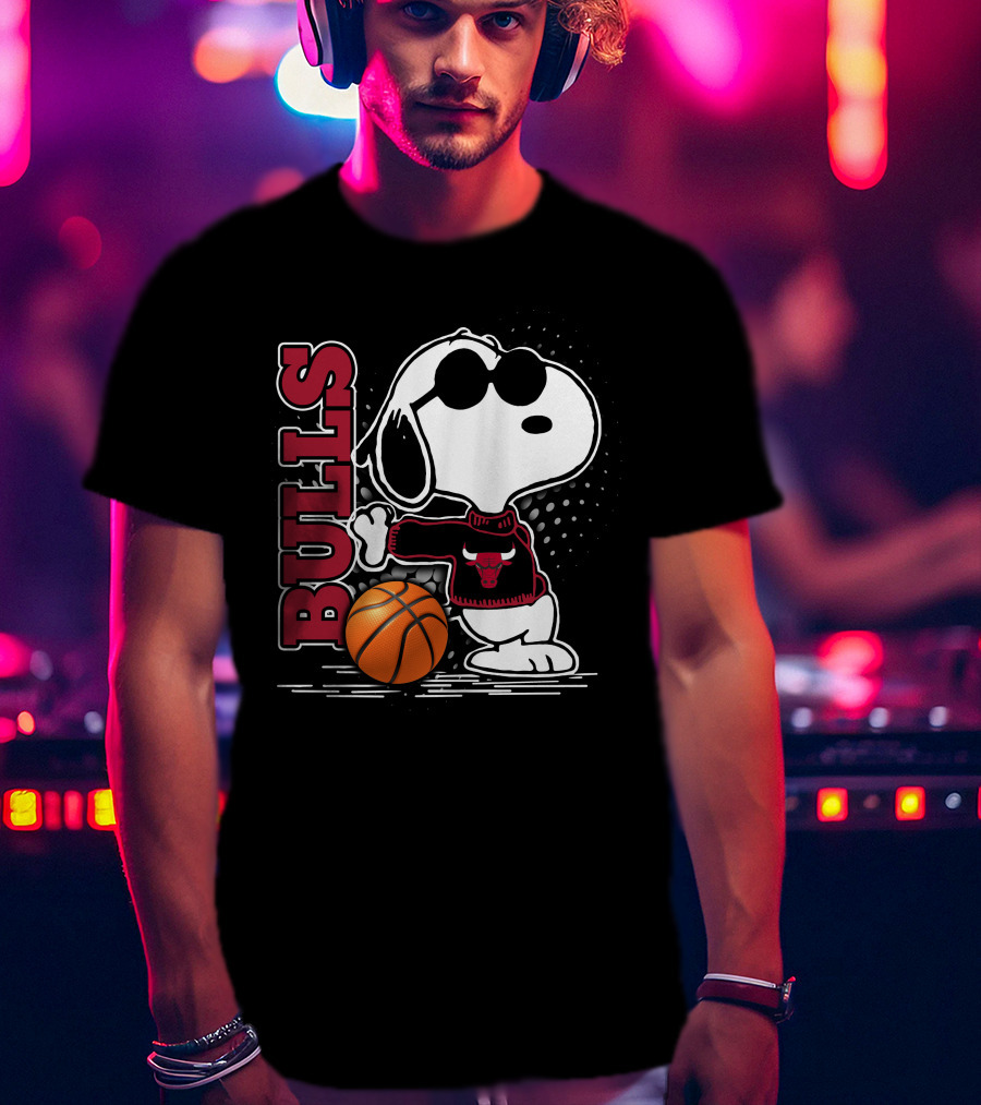 Bulls Snoopy With Basketball And Chicago Bulls Red T-Shirt