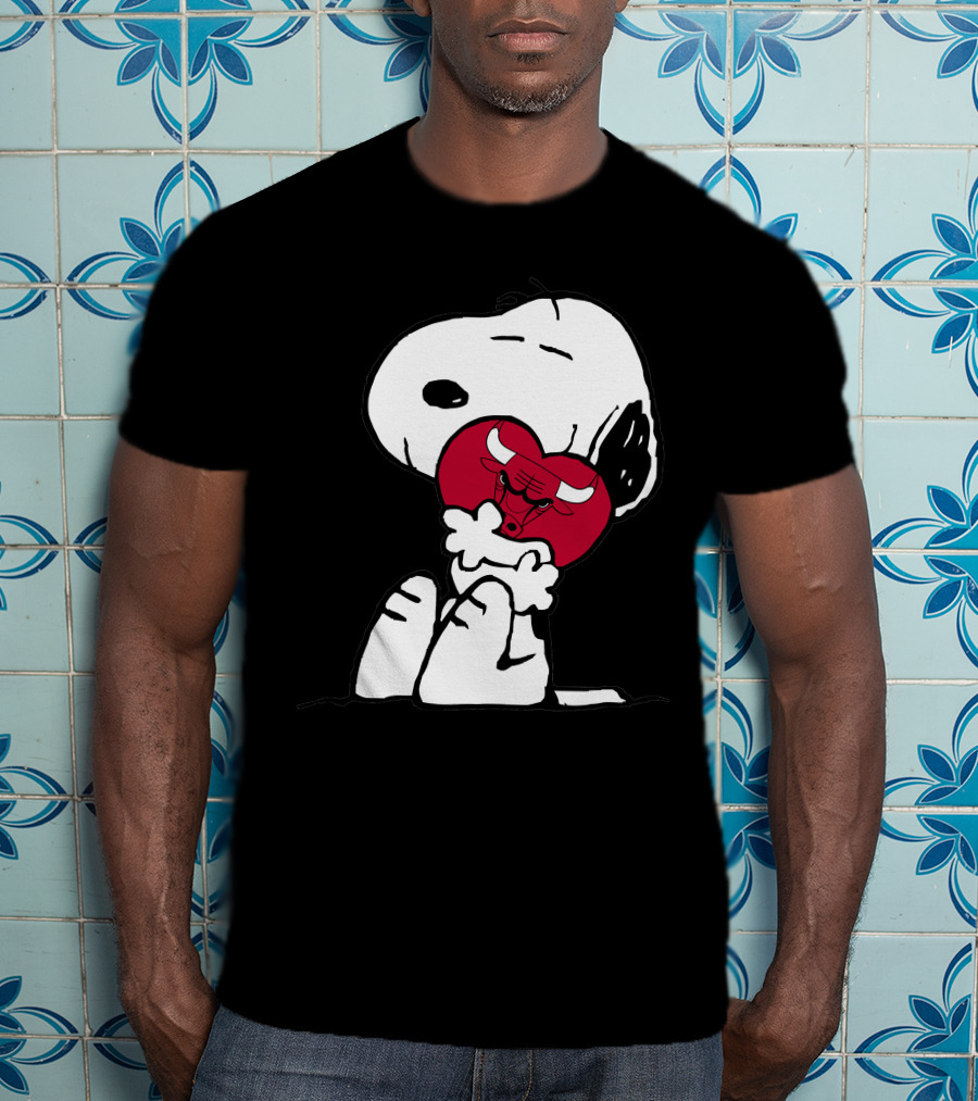 Snoopy Hugging Chicago Bulls Basketball Heart T-Shirt
