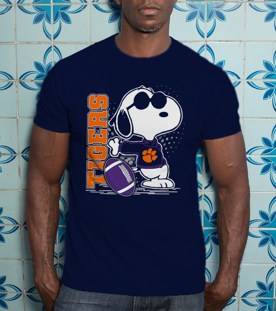 Tigers Snoopy Clemson Football Paw Print T-Shirt